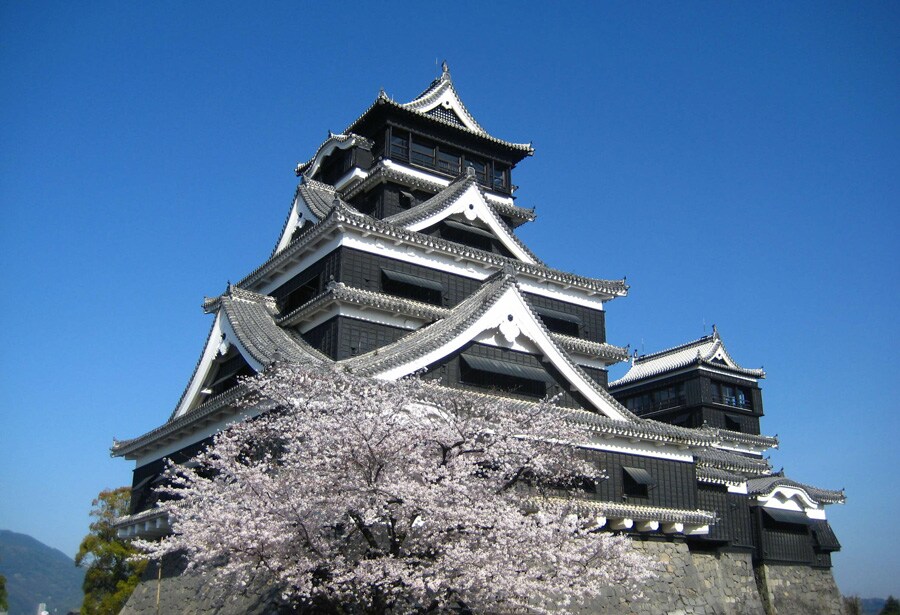 美しい姿に蘇った熊本城天守閣。写真提供：熊本城総合事務所