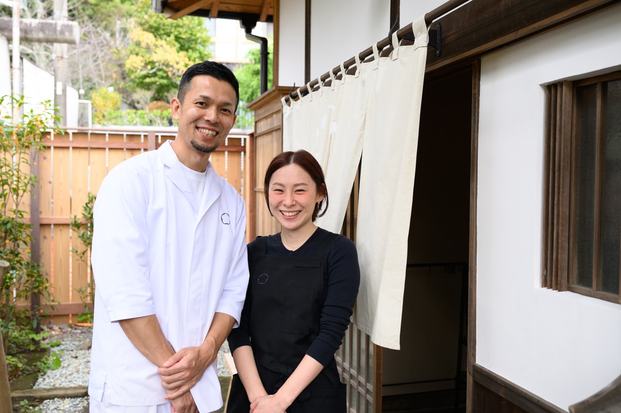 店主の北橋悠人さんと、奥様の典子さん。お二人とも笑顔が素敵。