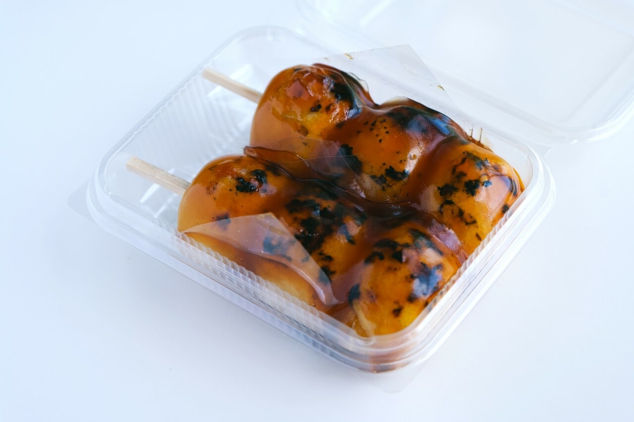 みたらし団子1本160円。