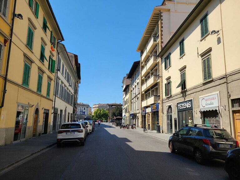 街は人も少なく個人店はほぼ全部休暇中で閉まっていてまるでゴーストタウン！