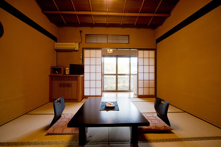 旅館大沼［宮城／東鳴子温泉］本館Bタイプの客室。