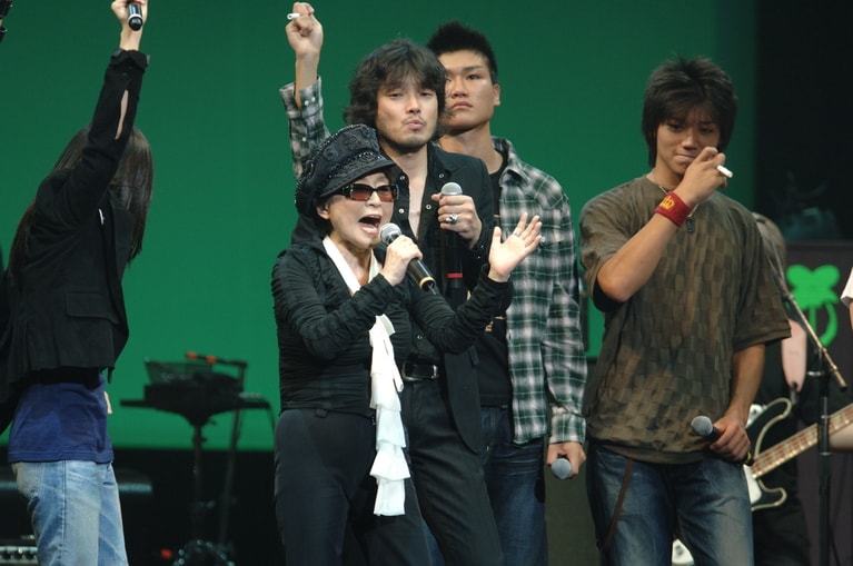 2006年開催「ジョン・レノン　スーパー・ライヴ」でのオノ・ヨーコ　©文藝春秋