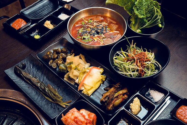 突き出しはさっぱりした「ムクサバル」。