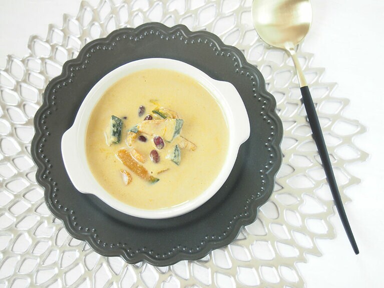 「煮小豆」を使ったココナッツミルクとかぼちゃのぜんざい。