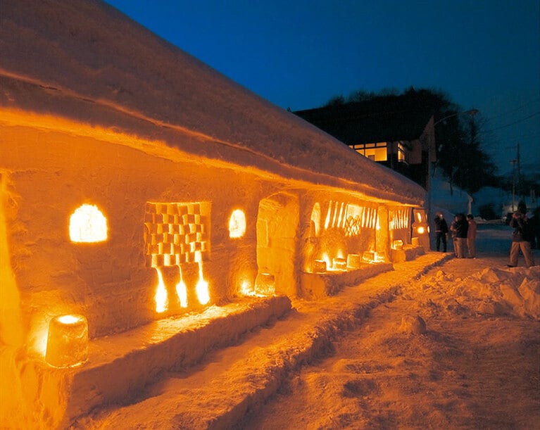 【山形県】月山志津温泉「雪旅籠の灯り」。