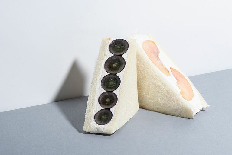 写真左から、「ナガノパープルサンド」1,278円、「本白鳳サンド」908円(現在は別品種の桃サンドを販売中)。