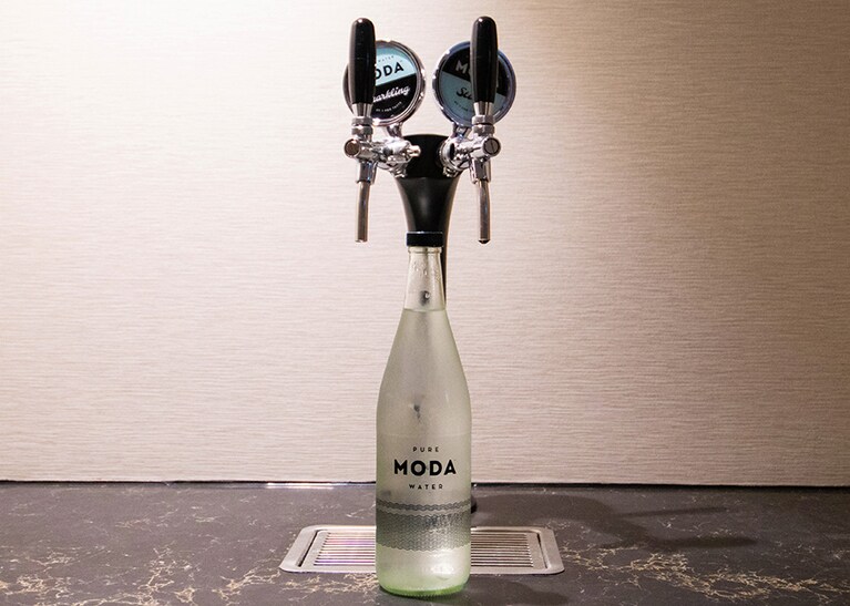 ペットボトルの使用を減らすウォーターステーション。