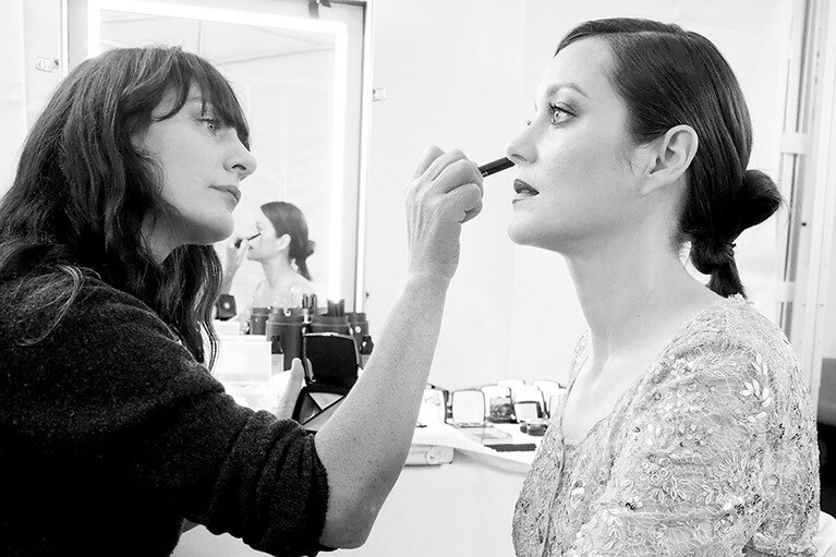 マリオン コティヤール メイキング写真。 ©CHANEL