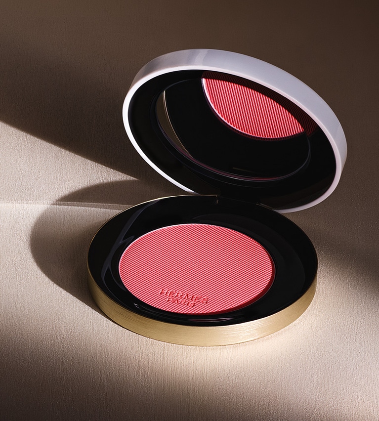 ローズ・エルメス ファー ア ジュ プードル ソワユーズ　各9,020円(税込)©Joaquin Laginge