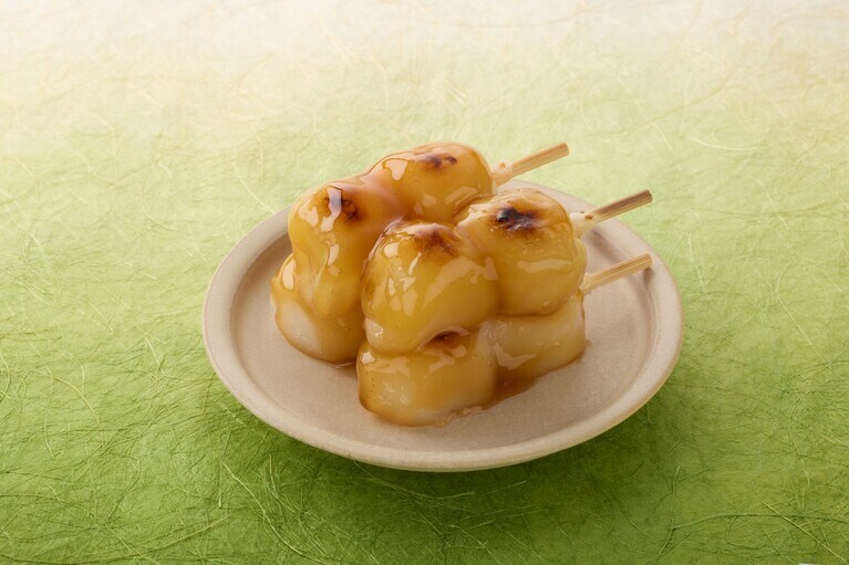 昆布だし香る炙りみたらし団子カップ入 162円。