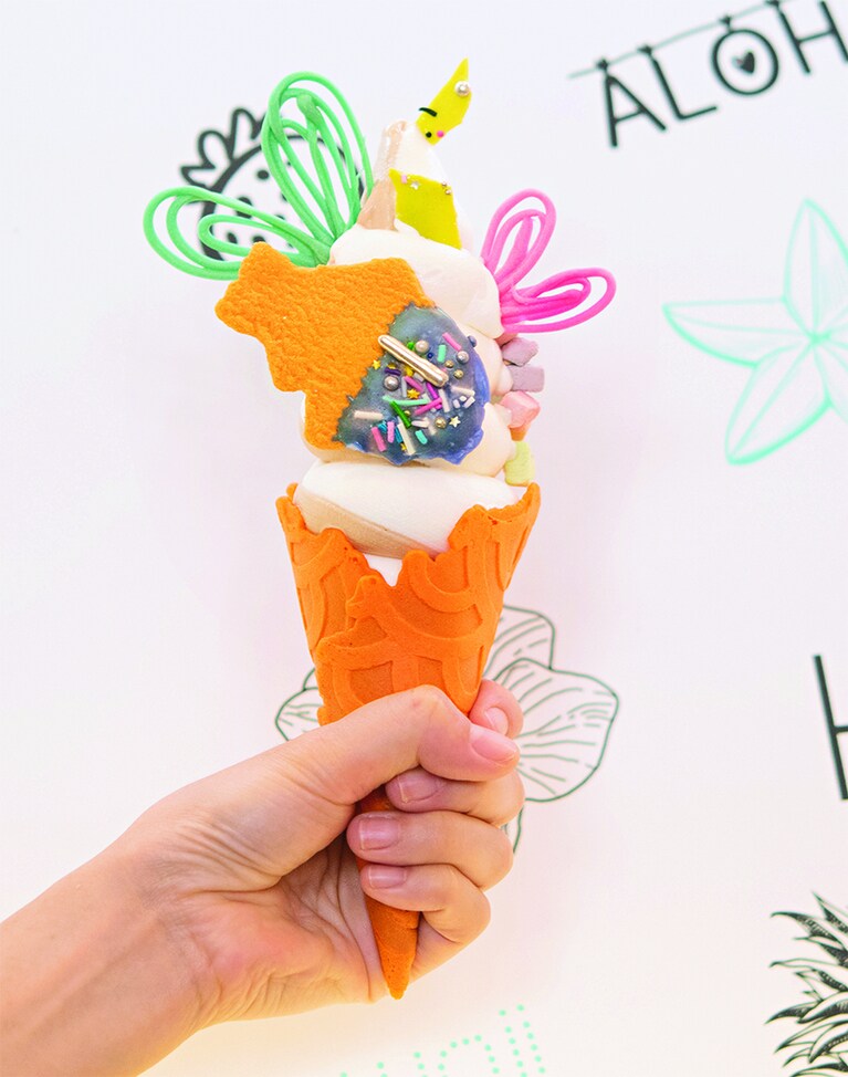 【Aloha Confectionery(アロハ・コンフェクショナリー)】ミルクティー＆ミルクのソフトサーブ 7.95ドル。