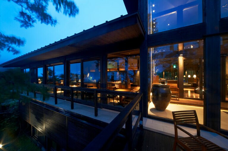 界 阿蘇［大分／瀬の本温泉］テラス。