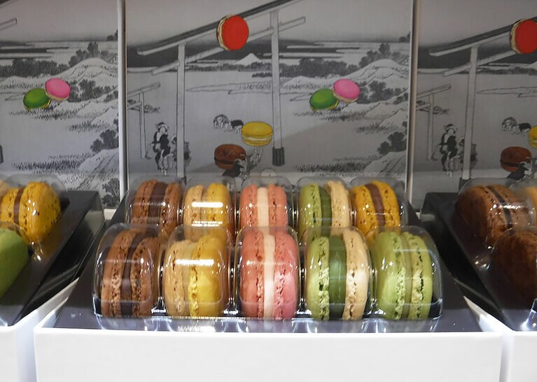 マカロン 10個詰め合わせ 3,996円(税込)／ピエール・エルメ(東京グランスタ店)