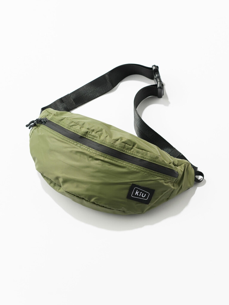 キウ“ウォータープルーフボディバッグ K84”／2,970円。