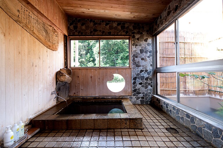 旅館大沼［宮城／東鳴子温泉］陰の湯。