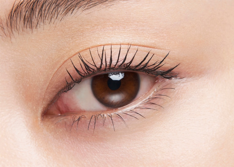 ケイト　ナミダノタテマスカラ（ボリューム）　BK-1 ブラック使用イメージ。