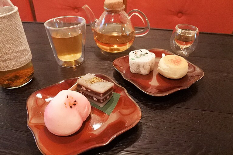 手前が「茶食套餐三」(220元)、奥が「茶食套餐一」(250元)のセット。