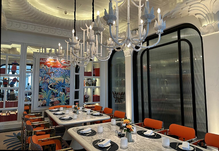 7時～23時までオープンしているクラブラウンジは席数も多く、ゆったり。