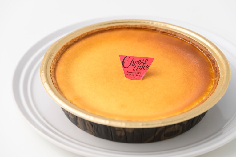 デンマーククリームチーズケーキ 1,296円（直径約17cm ※容器含む）。