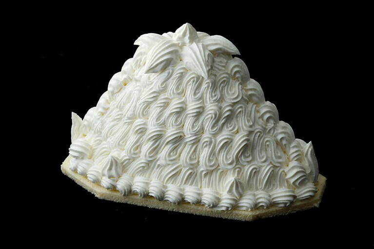 パレスホテル東京「モンブラン」(限定200個 21cm×10cm、高さ13cm／9,500円)。