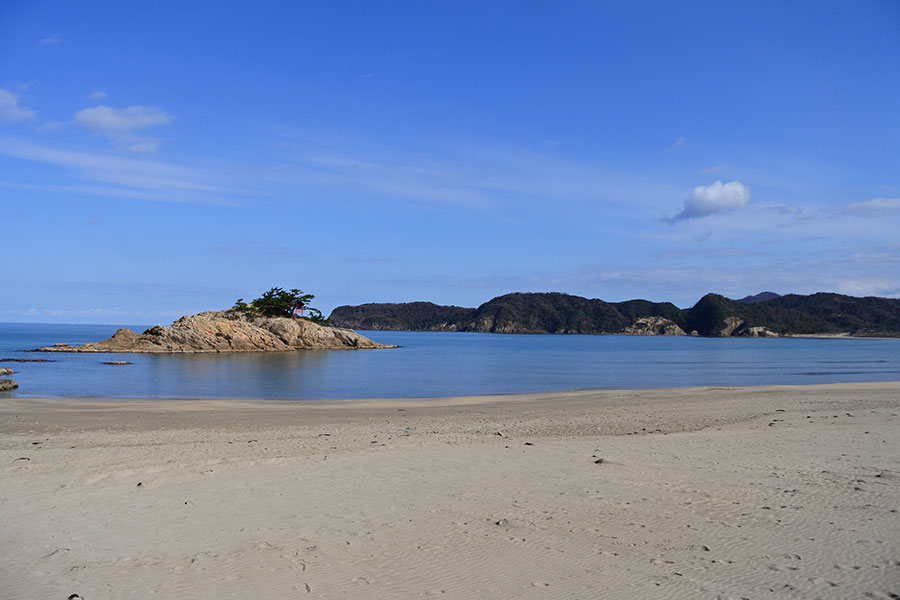 蓮さんたちは水泳を題材にした人気アニメ『Free!』のファン。ロケ地めぐりに訪れた浦富海岸。