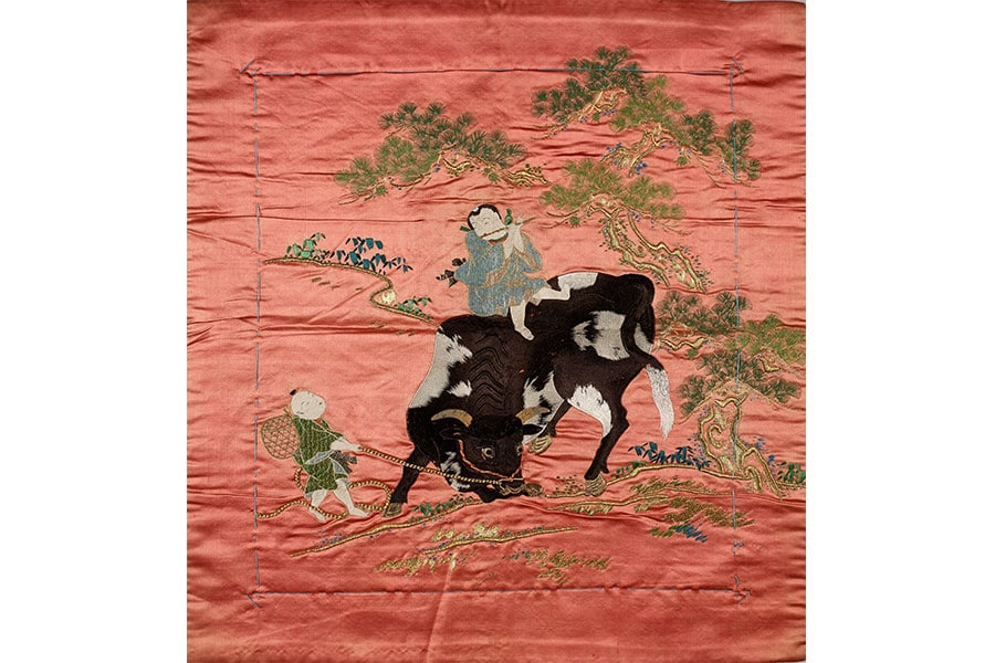 『袱紗 淡紅繻子地騎牛笛吹童子図』(江戸時代・18~19世紀、アンリー夫人寄贈)。