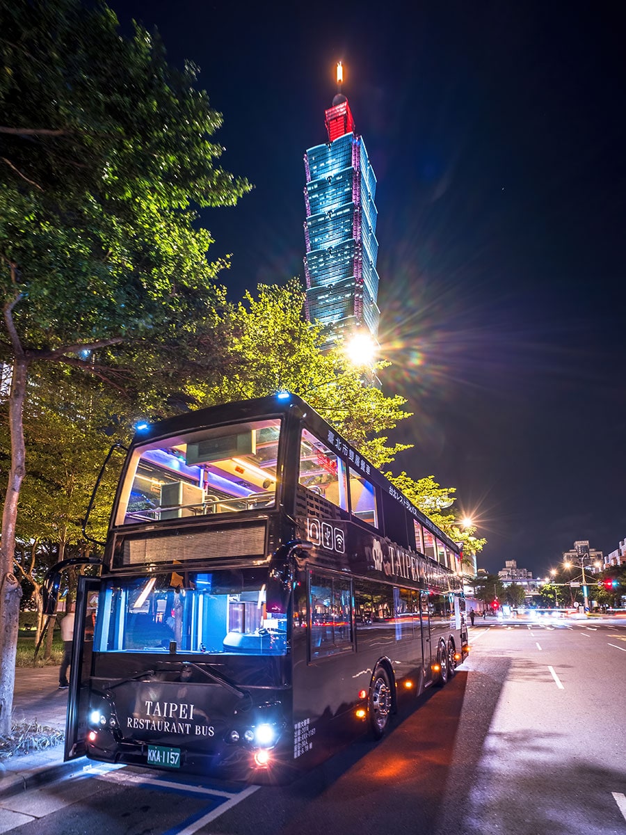 同じ光景でも夜になると雰囲気が一変！（写真提供：TAIPEI RESTAURANT BUS）