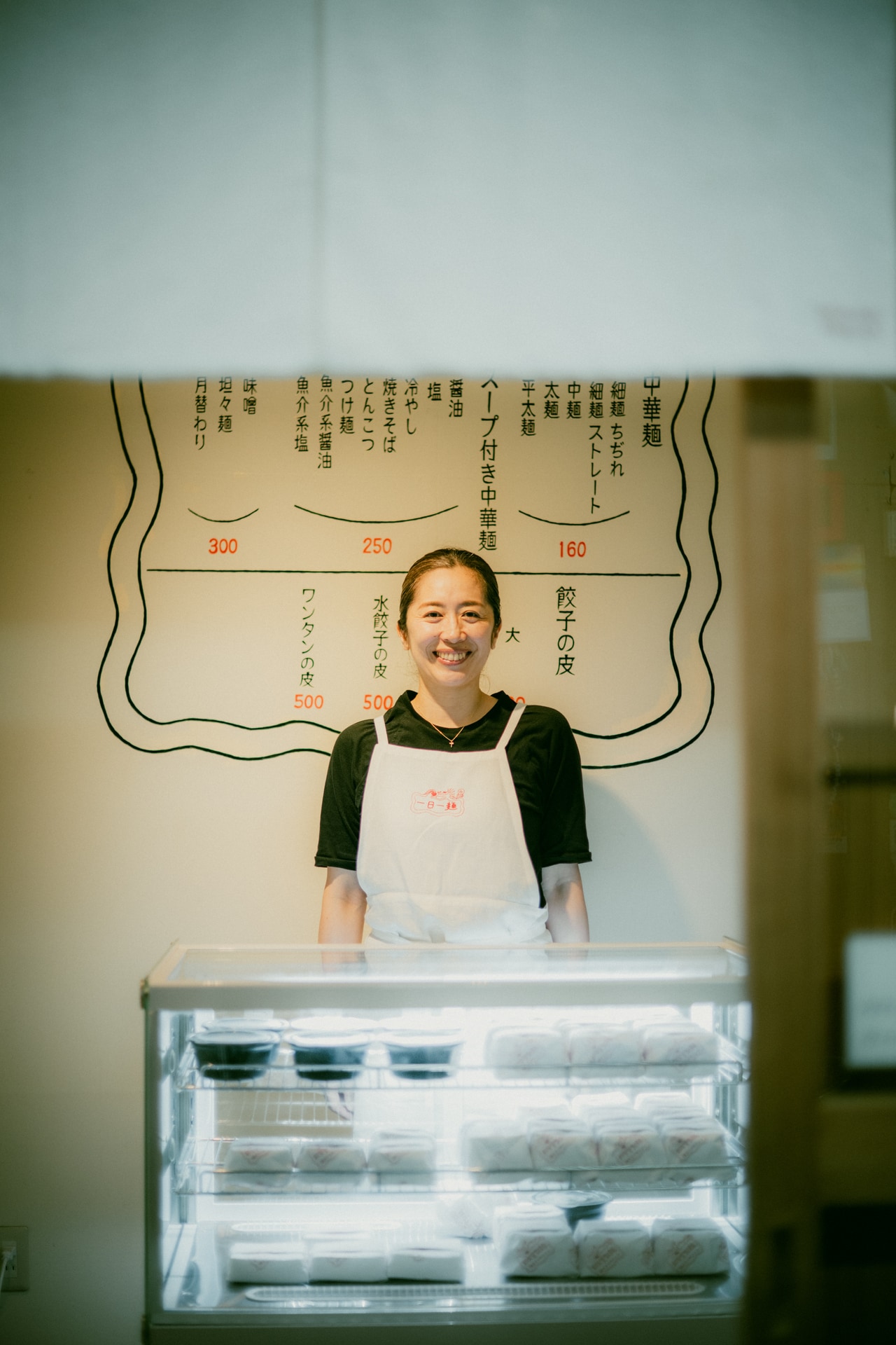 笑顔が素敵な店長の横山奈未さん。