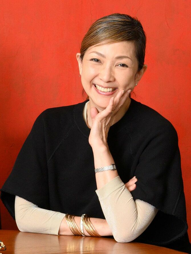 まつもとたかみ/1965年大阪府生まれ。80年代後半、ソニーなどの名CMでCM女王と呼ばれる。初の著書『暮らし彩る「大人のままごと」』(光文社)が発売中。ただいまグレイヘアに移行中。