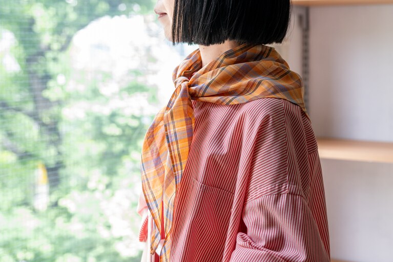 頭に巻いたり、首に巻いたり、使い勝手も◎