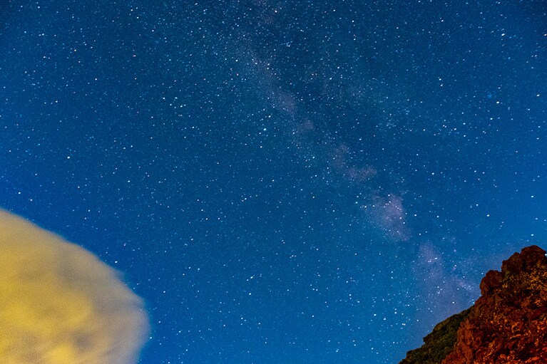 日没後、外に出てみると満天の星が。天の川もくっきり。