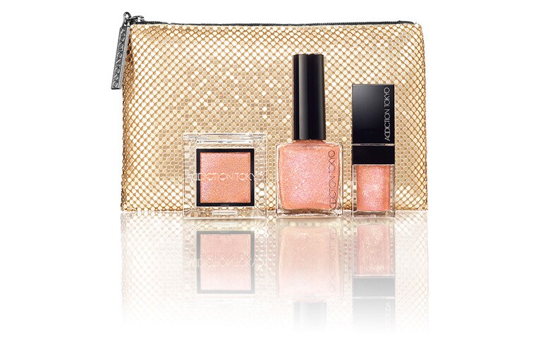 スパークルカラーコレクション　グリーミーポンド 5,940円。セット内容：ザ アイシャドウ スパークル 015SP、リップ オイル プランパー 105、ザ ネイルポリッシュ Ｌ 119SP、ポーチ。発売日：10月15日(金)