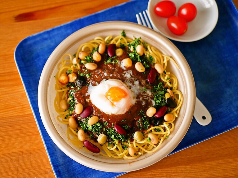 フジッコの「蒸し大豆」や「蒸しサラダ豆」は水切り不要でそのまま使えて、常温保存ができる便利なアイテム。