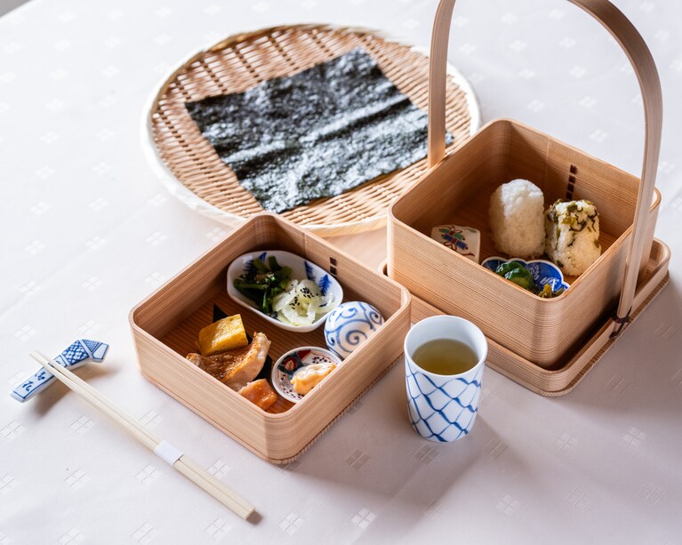 舟の上でいただく、朝食。