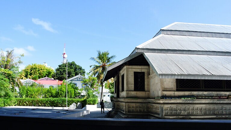 石灰化したサンゴを積み上げた、オールド・フライデー・モスク。