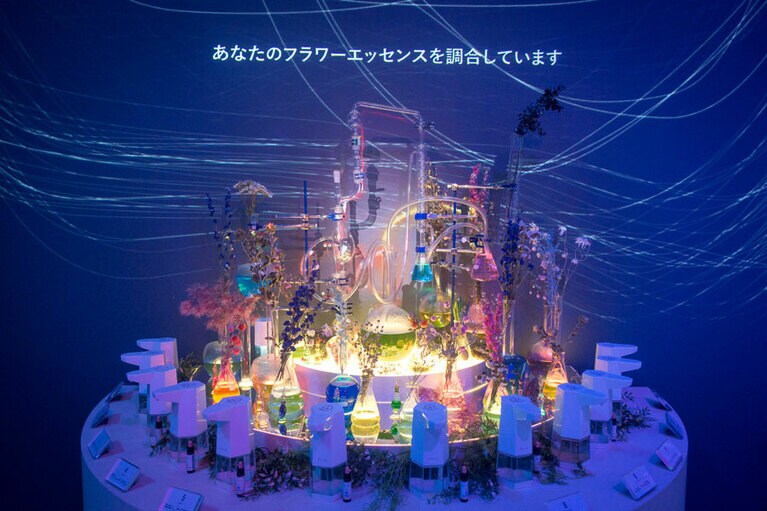 プロジェクトマッピングを駆使した演出も楽しい「FLOWER ESSENCE」。
