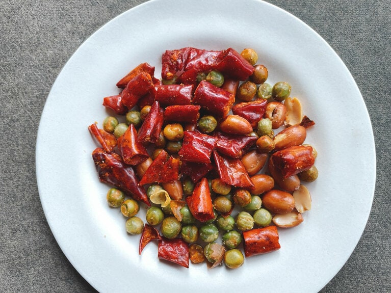 海外の食品コンテストでも評価されている唐辛子スナック。