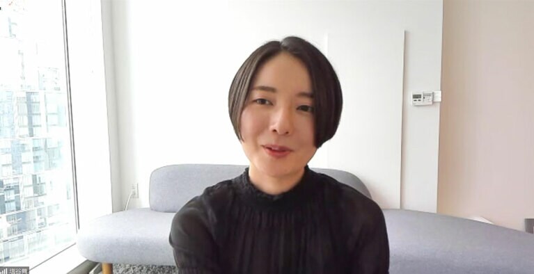 塩谷舞さん。NYからリモートで。