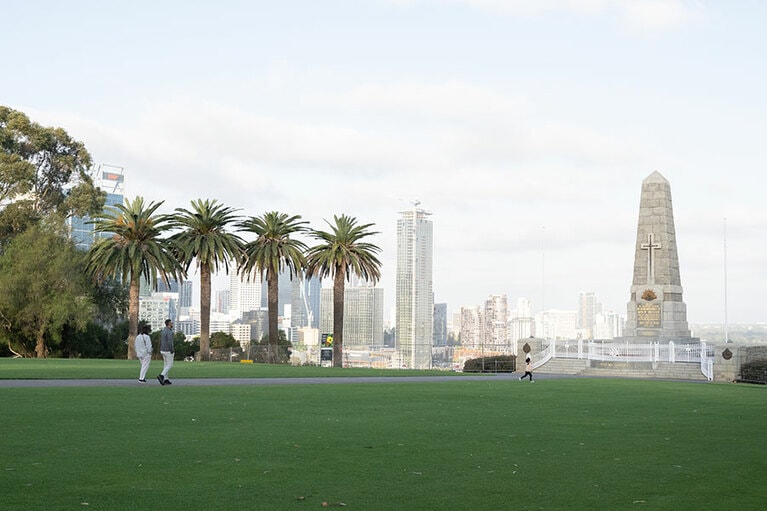 戦没者慰霊碑。