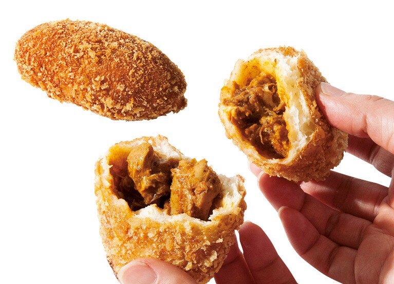 【Boulangerie Shima(ブーランジュリ・シマ)】チキンスパイス揚げカレーパン(容量：95g／サイズ：12×6cm) 250円。