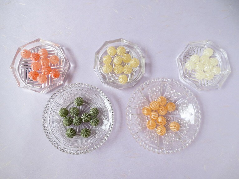 左から「片平あかね」550円、「大和とうき」500円、「青豆きなこ」500円、「唐辛子」500円、「本葛バニラ」550円。