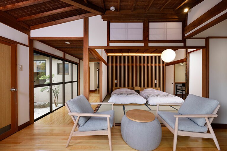 スイートタイプの客室例。全室に「SIMMONS COLLECTION」のマットレスを採用している。