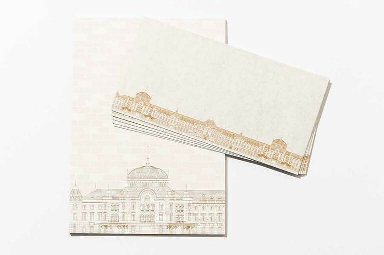 オリジナル便箋 東京駅丸の内駅舎 815円、封筒　東京駅丸の内駅舎 387円。