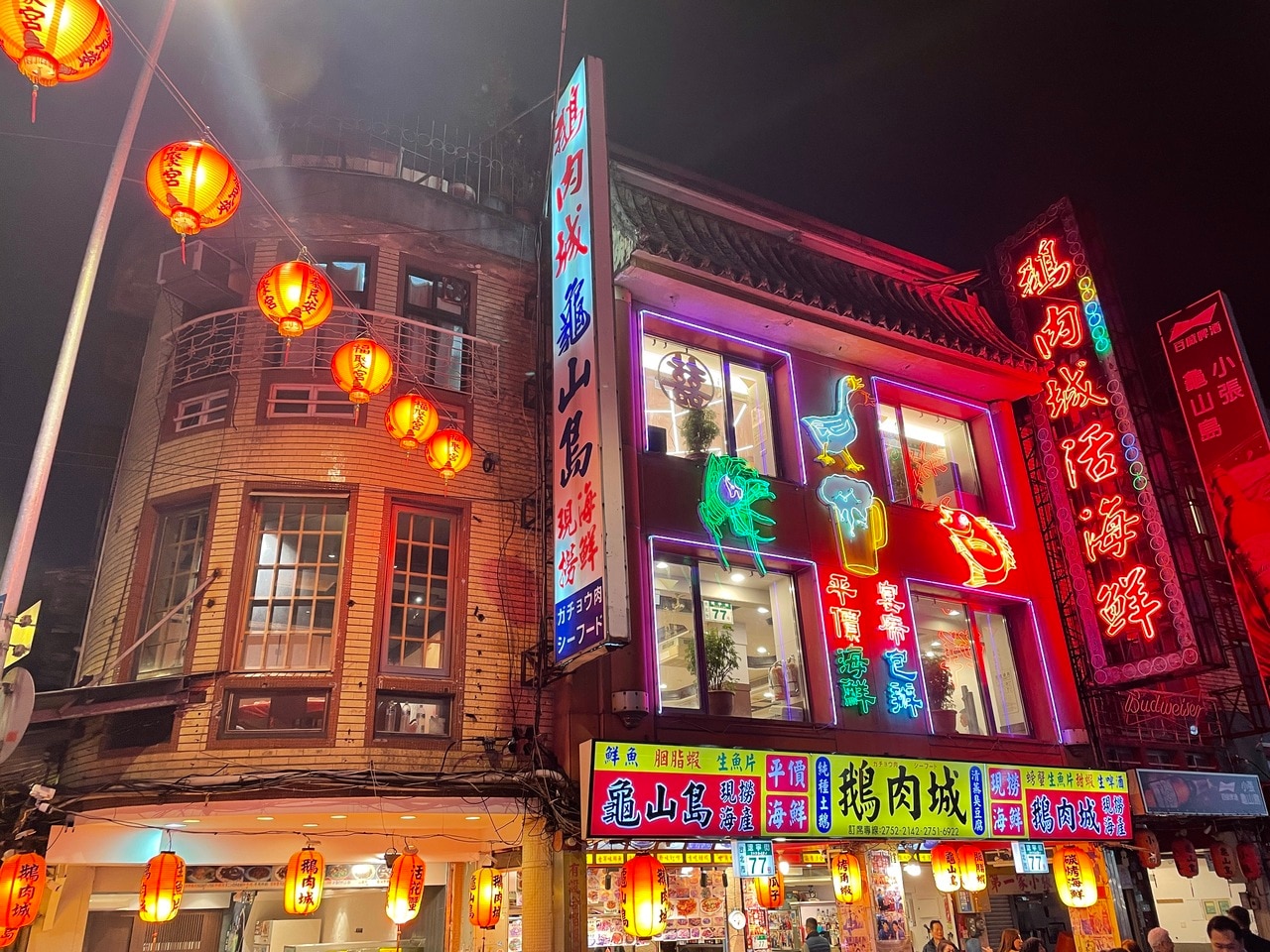 このギラギラとした外観も“台湾らしさ”として人気。SNSでも数多く投稿されているはず。