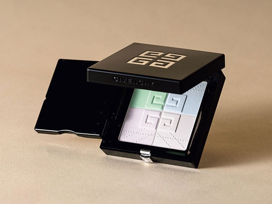 世にも美しい透明感を生み出す超ロングセラーがリニューアル。過去最強のプリズム透明感を叶える。プリズム・リーブル・プレストパウダー 01　7,480円／パルファム ジバンシイ