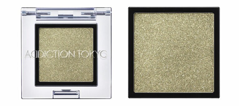 しっとり濡れた庭園や森の匂いを感じるシャイニーなカーキ。アディクション ザ アイシャドウ パール 109P Watered Garden 2,200円(限定発売中)／アディクション ビューティ