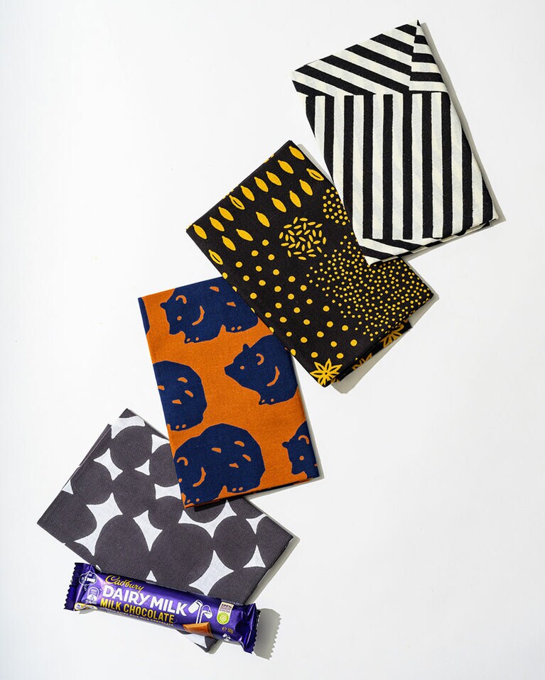 （上から）「スクランブル」1,430円、「更新料」1,430円、「ごろごろ熊」1,430円、「丸石」1,110円。