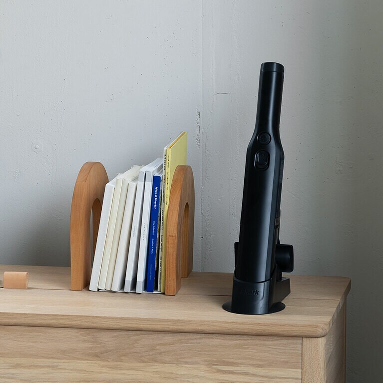 EVOPOWER ハンディクリーナー W25(使用時・W5.35×D6.1×H41.9) 17,500円／シャーク