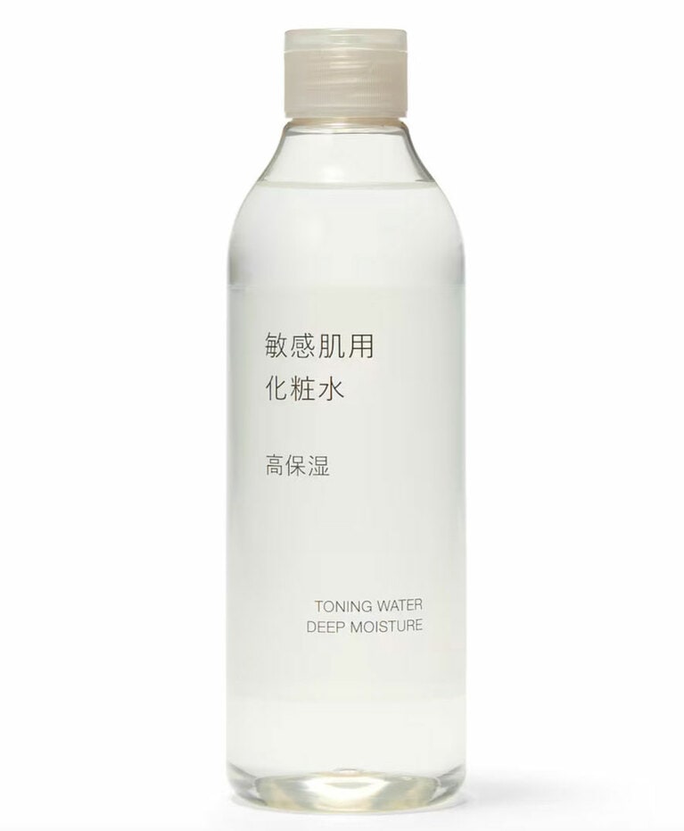 2000年に発売した「敏感肌用化粧水」全3種 300mL しっとり・さっぱり 各790円、高保湿 990円。