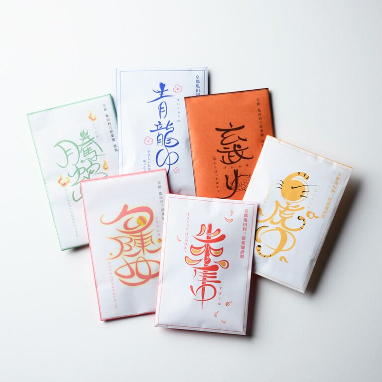 天然漢方スパハーブ 各500～600円。